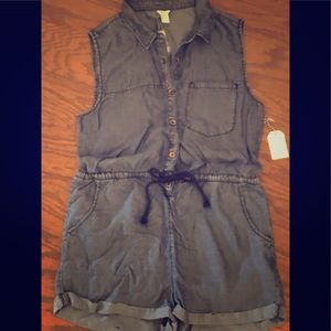 Forever 21 Sleeveless Denim Romper. Size Large.